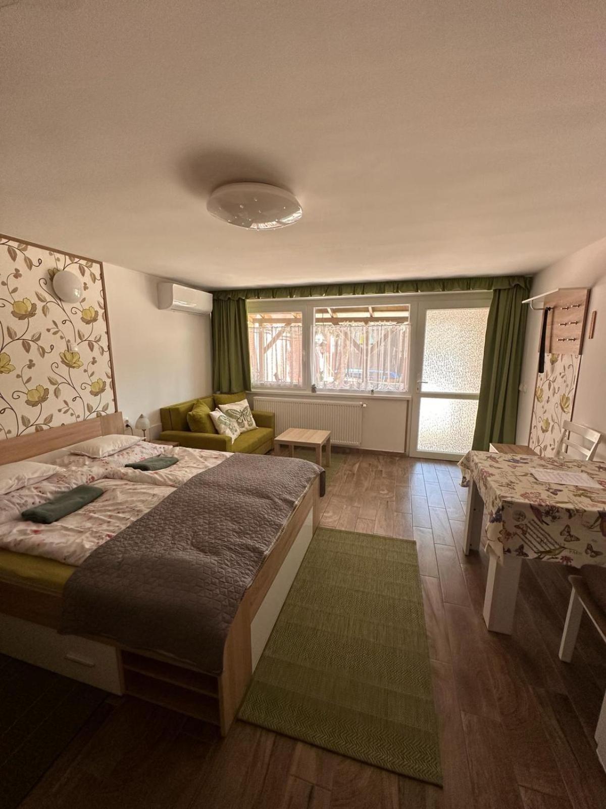 Berc Apartman Egerszalók Exteriör bild