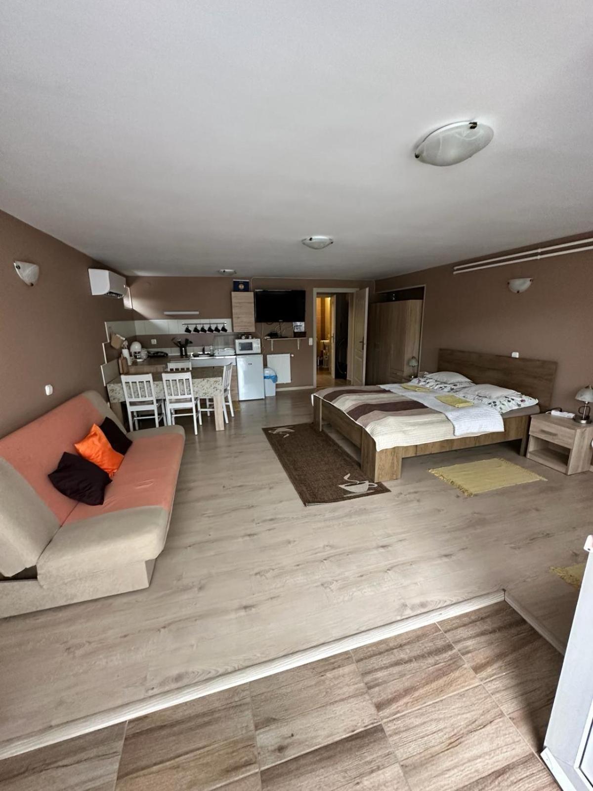 Berc Apartman Egerszalók Exteriör bild