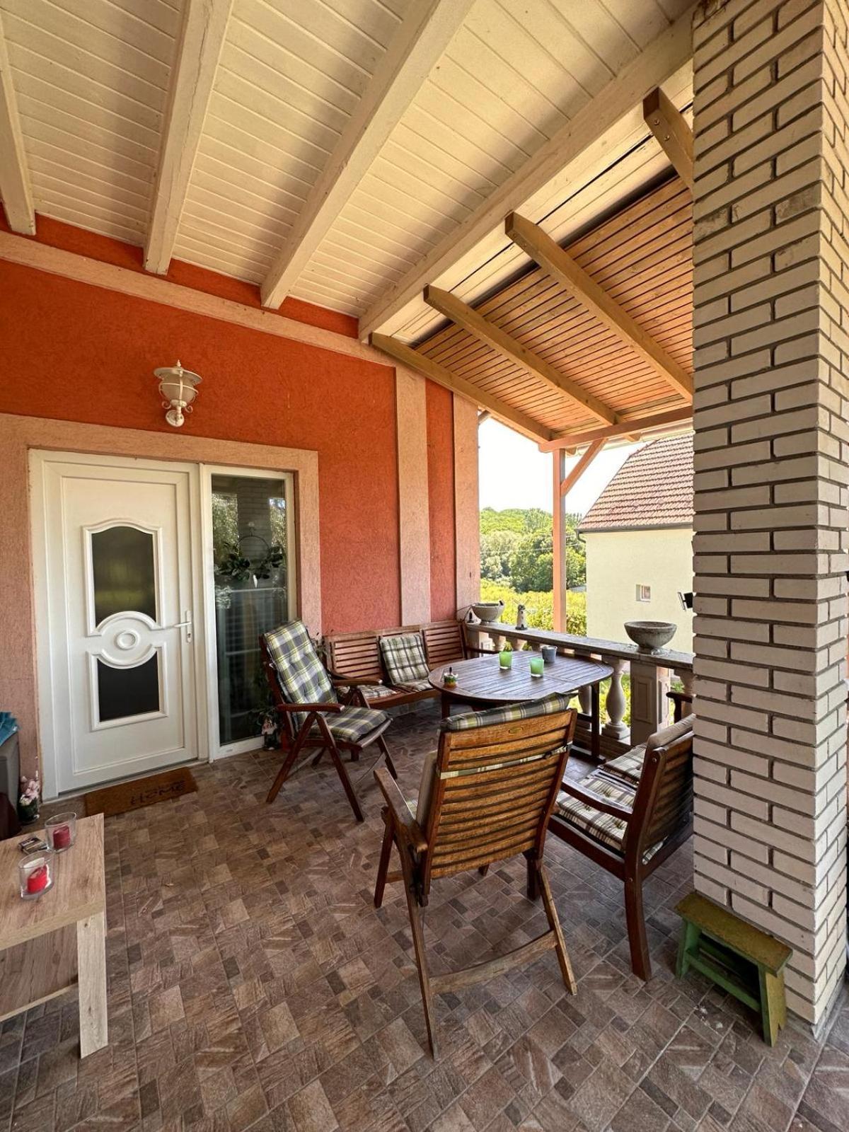 Berc Apartman Egerszalók Exteriör bild