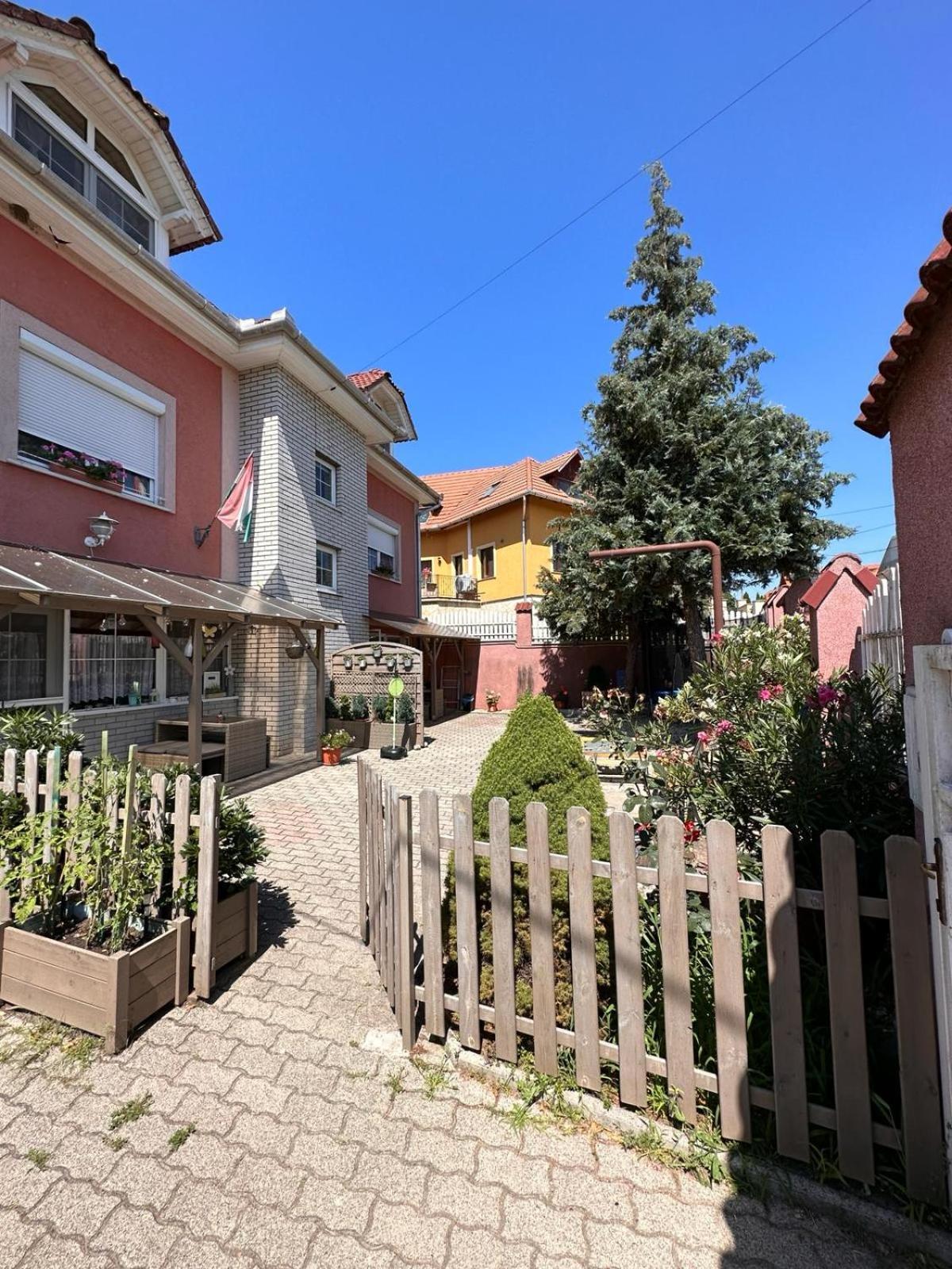 Berc Apartman Egerszalók Exteriör bild