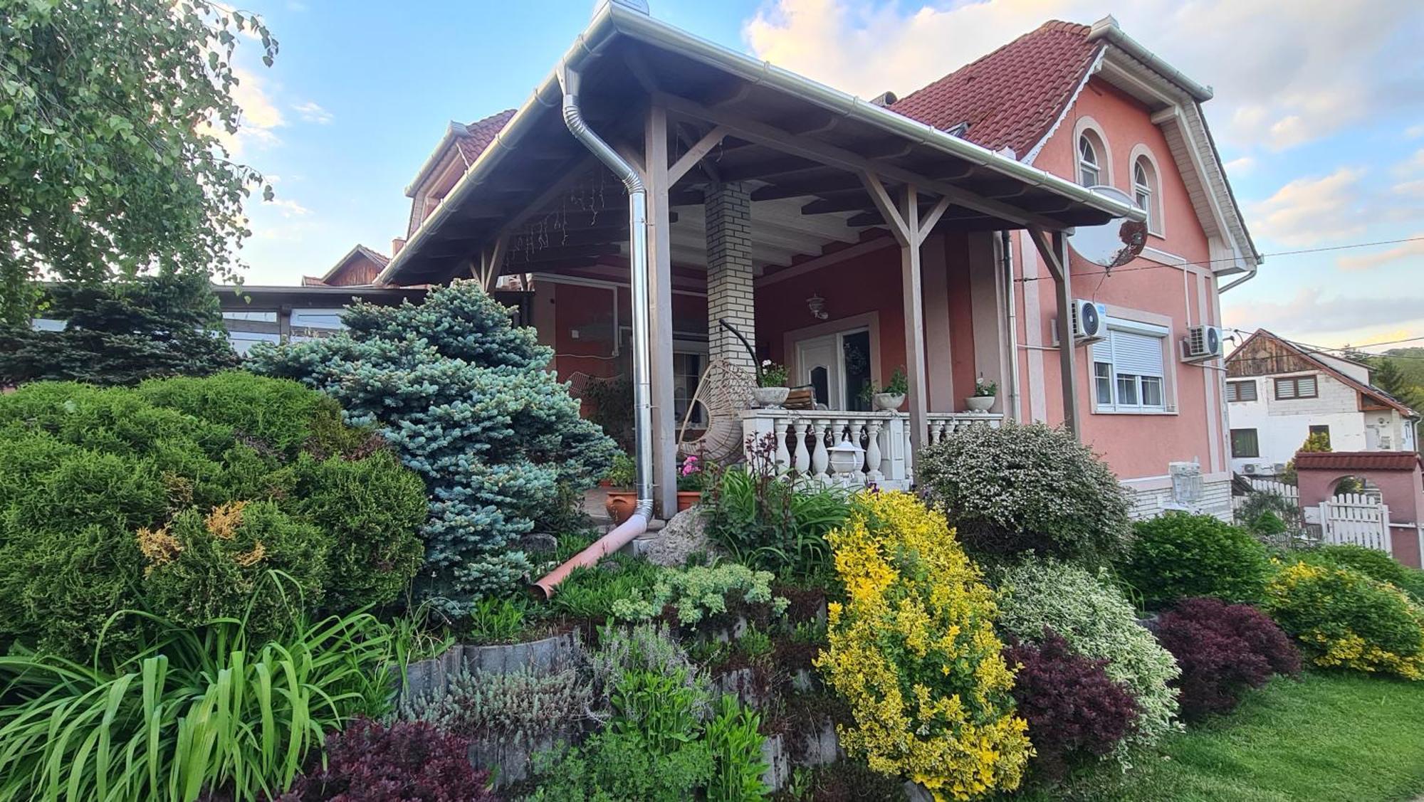 Berc Apartman Egerszalók Exteriör bild