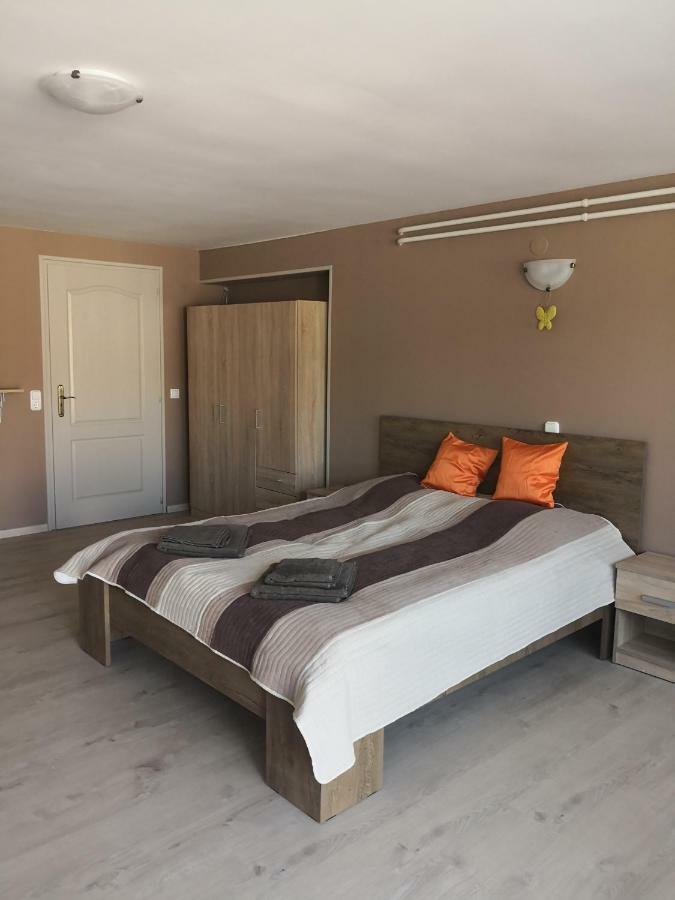 Berc Apartman Egerszalók Exteriör bild