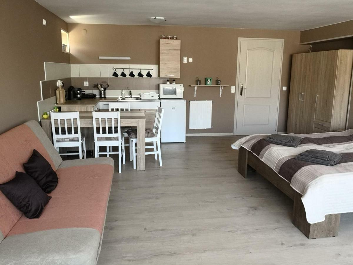 Berc Apartman Egerszalók Exteriör bild